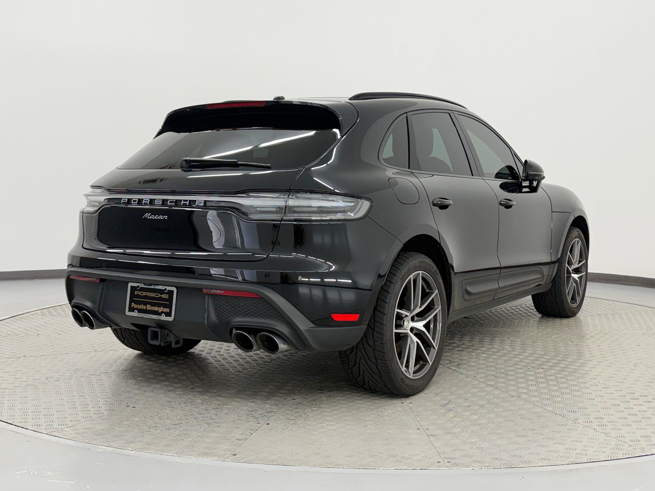 Used 2024 Porsche Macan AWD/4WD image 9