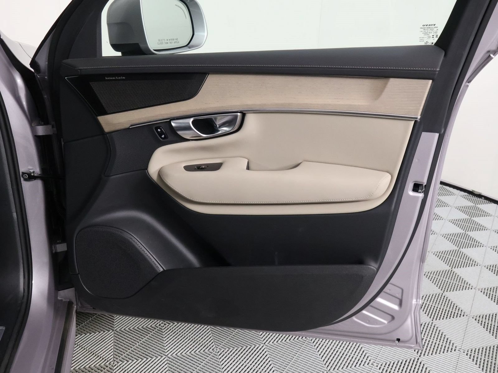 Certified 2026 Volvo XC90 B6 Plus w/ Protection Package Premier AWD/4WD image 21