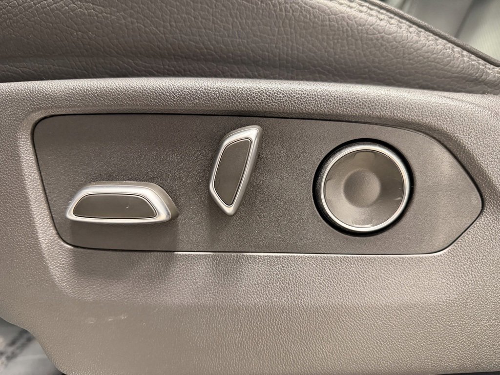 Used 2024 GMC Sierra 3500 Denali w/ Denali Reserve Package image 33