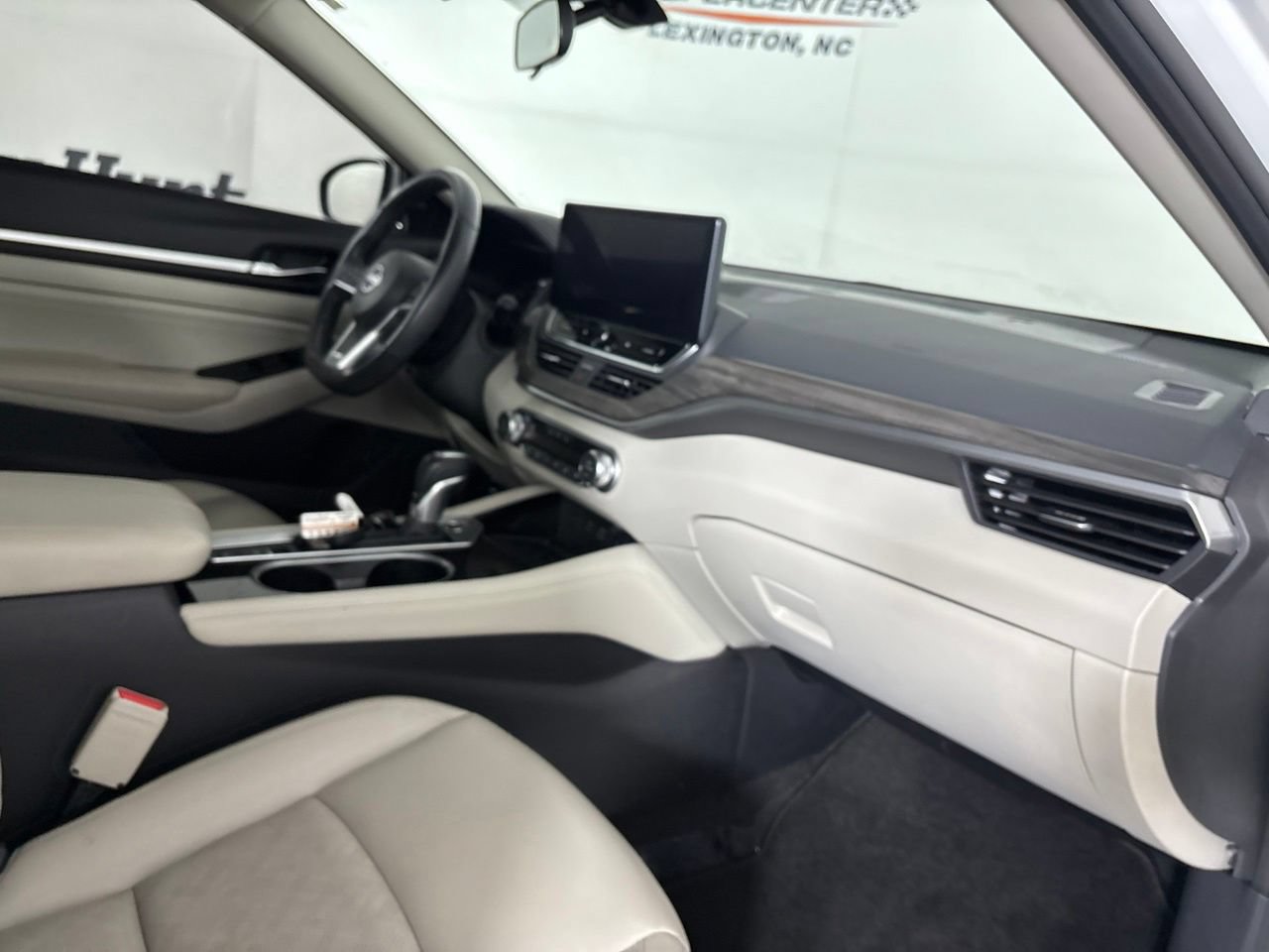 Used 2023 Nissan Altima 2.5 SL FWD image 32