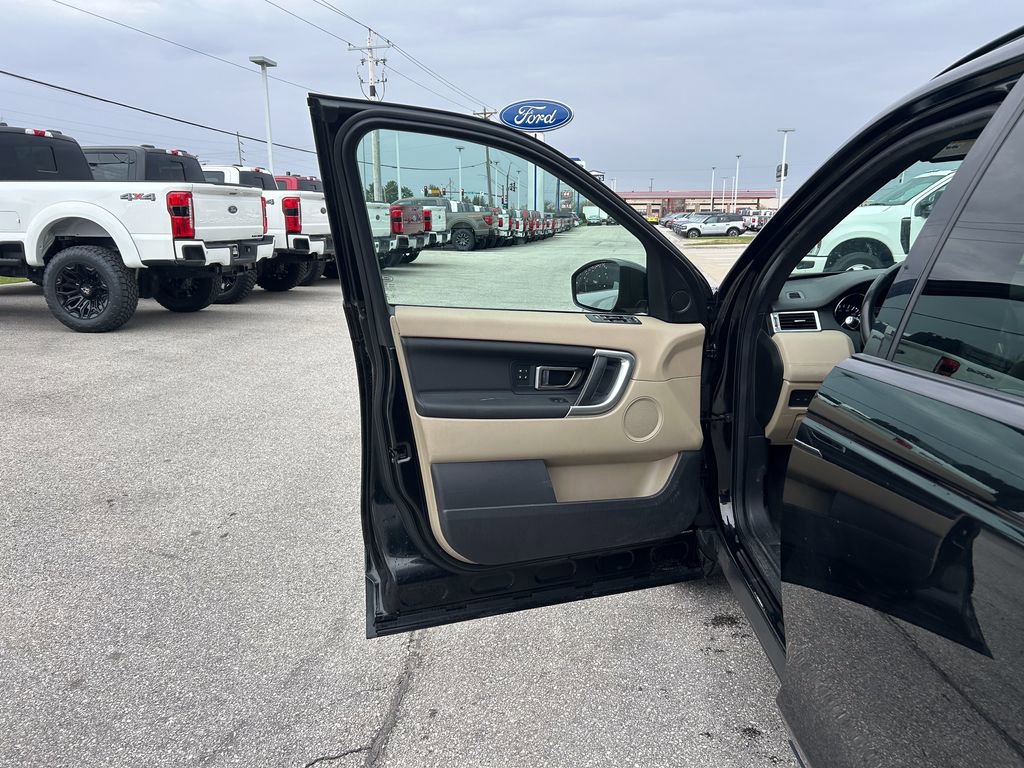 Used 2016 Land Rover Discovery Sport HSE image 12