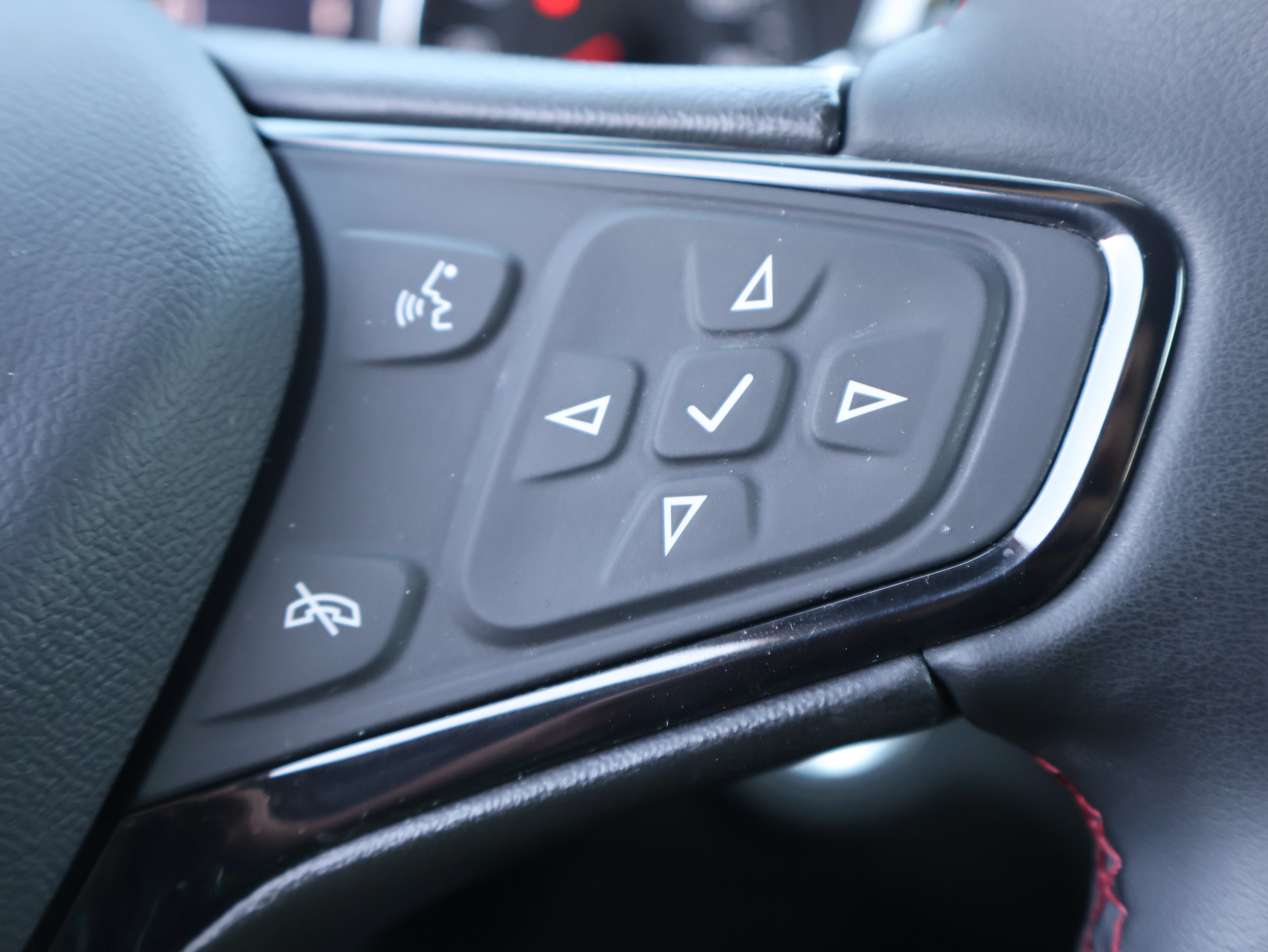 Used 2023 Chevrolet Equinox RS w/ LPO, Floor Liner Package AWD/4WD image 33