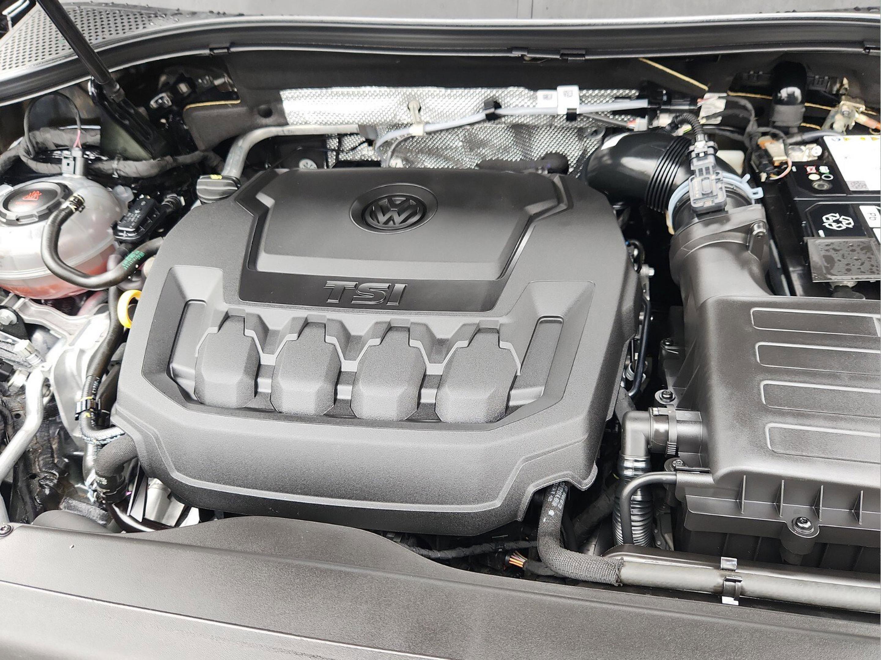 Used 2024 Volkswagen Tiguan SEL R-Line image 27