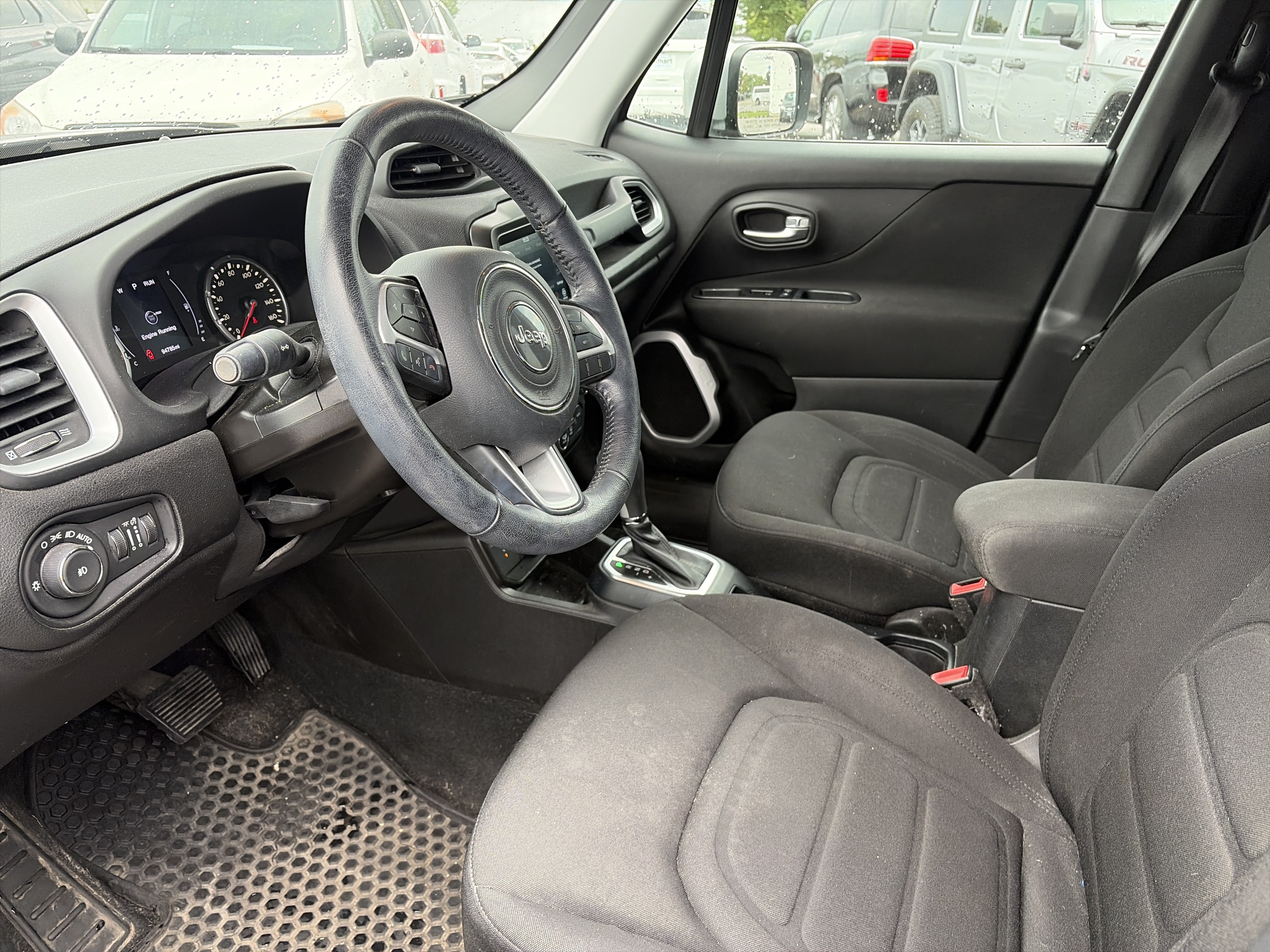 Used 2020 Jeep Renegade Latitude w/ Cold Weather Group AWD/4WD image 7