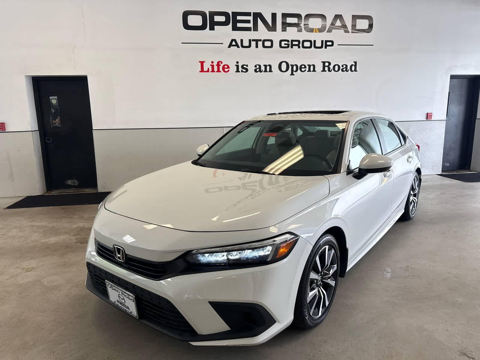 Used 2023 Honda Civic EX image 2