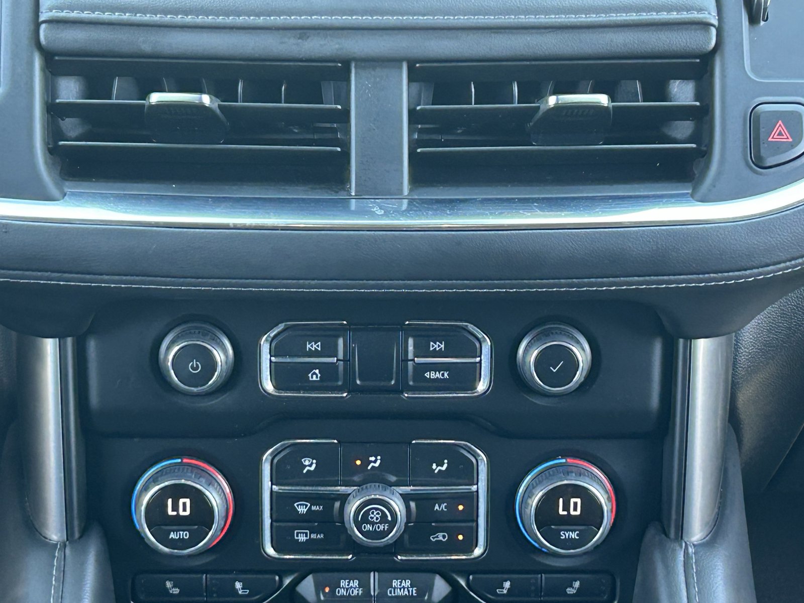 Certified 2024 Chevrolet Suburban LT image 21