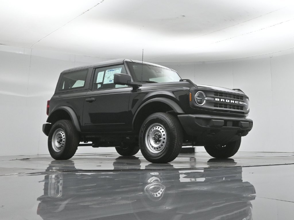 New 2026 Ford Bronco 2-Door AWD/4WD image 3