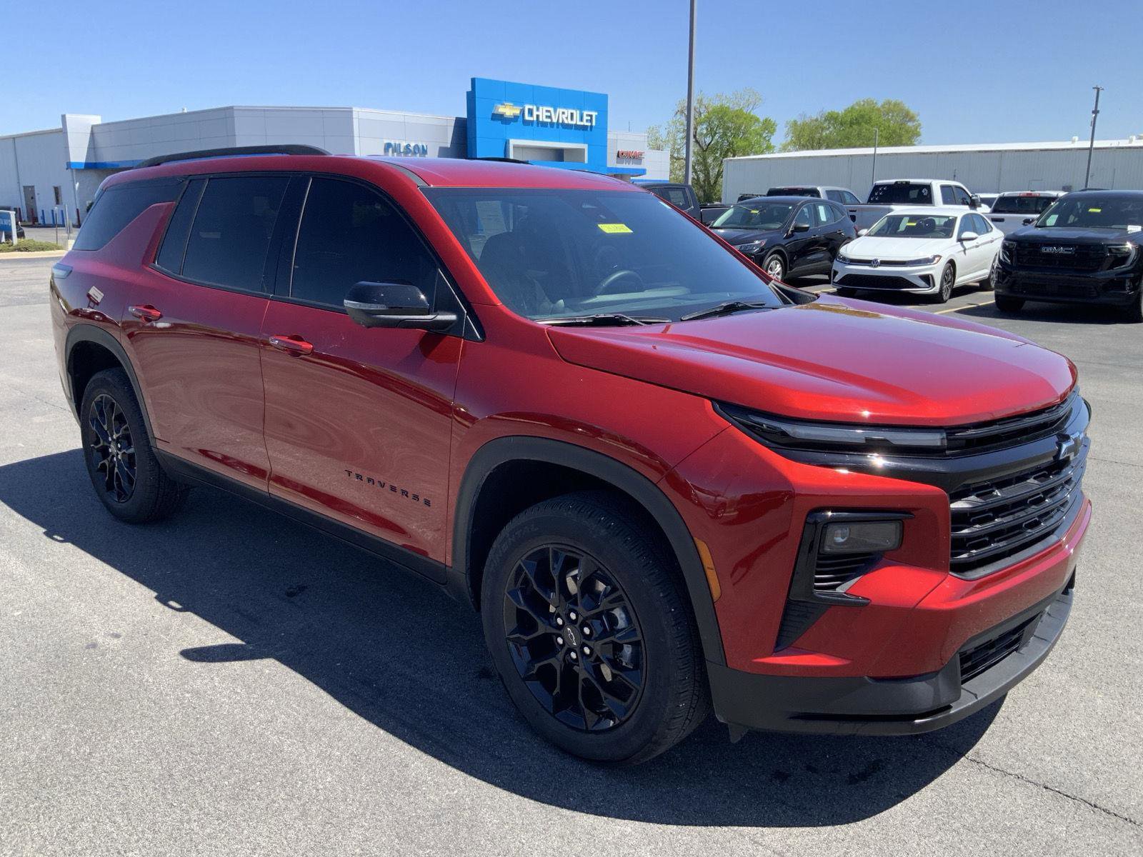 Used 2025 Chevrolet Traverse LT w/ Midnight/Sport Edition AWD/4WD image 2