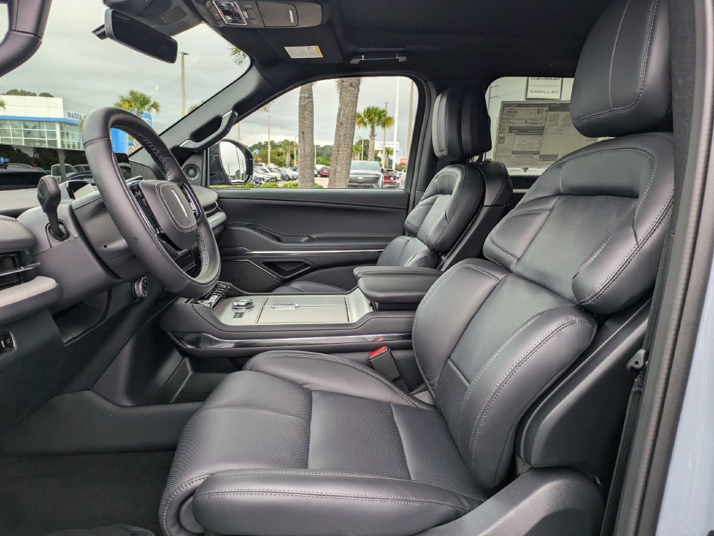 New 2027 Lincoln Navigator Reserve w/ Jet Appearance Package RWD image 22