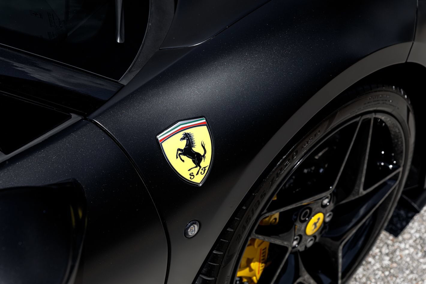 Used 2022 Ferrari F8 Tributo RWD image 22