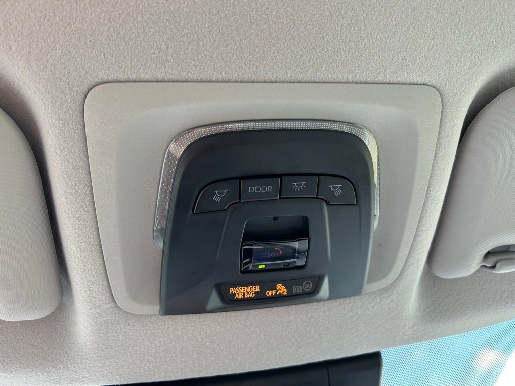 Used 2025 Toyota Corolla Cross L image 25