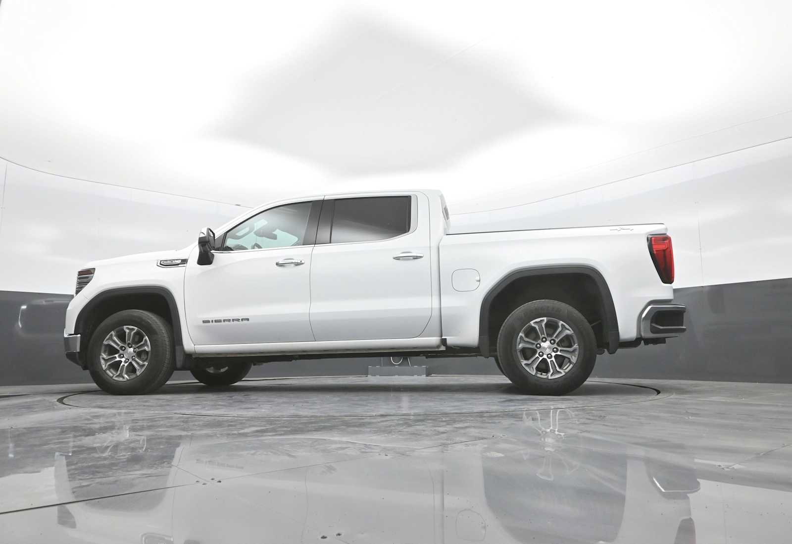 Used 2025 GMC Sierra 1500 SLT AWD/4WD image 47