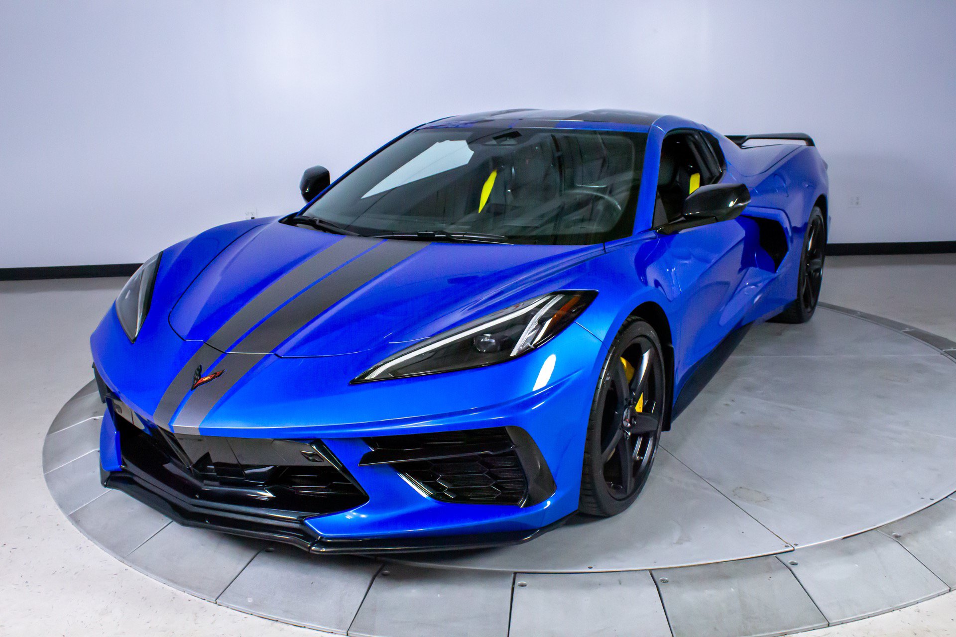 Used 2024 Chevrolet Corvette Stingray Preferred Cpe w/ Z51 Performance Package RWD image 2