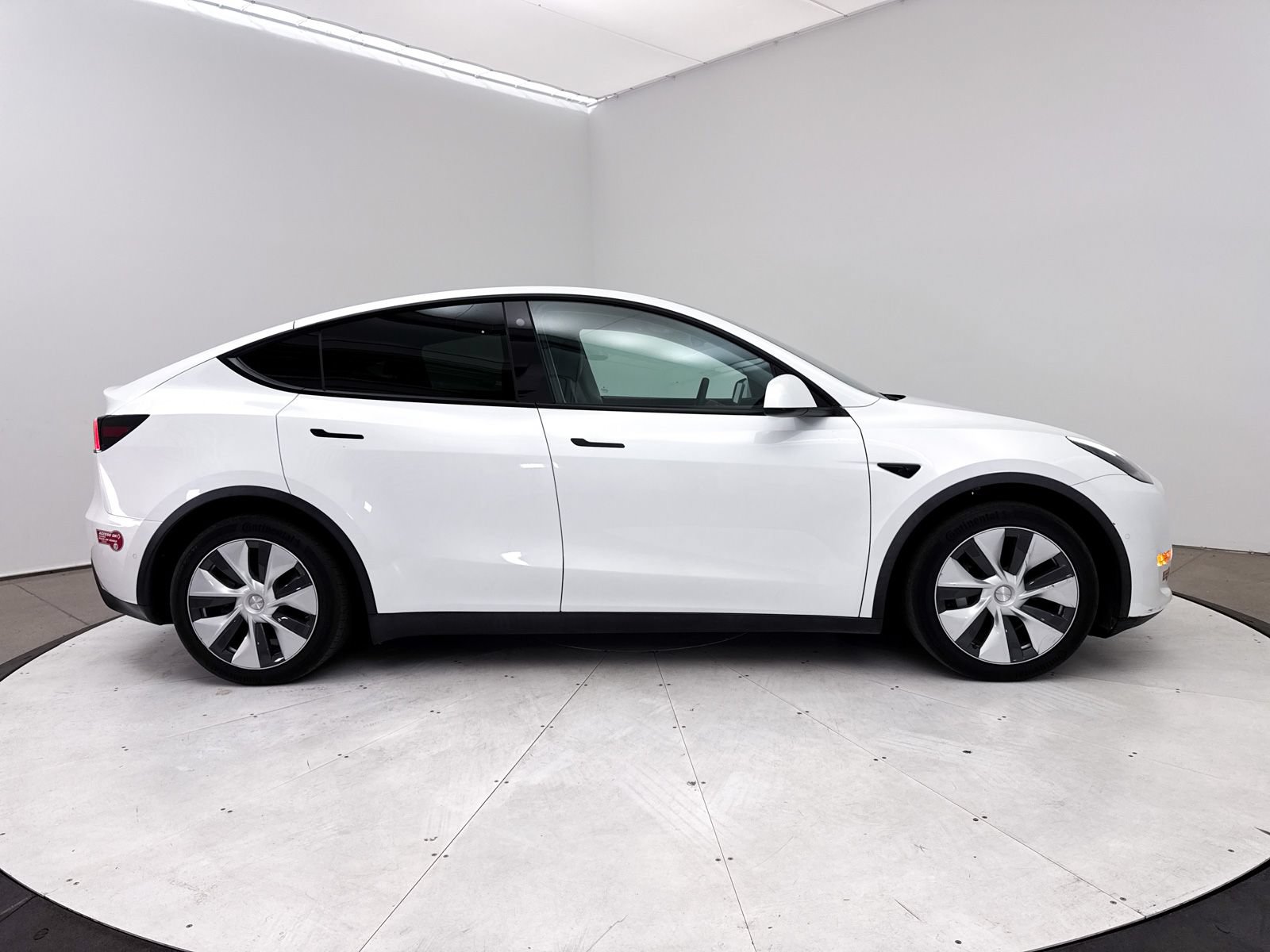 Used 2022 Tesla Model Y Long Range AWD/4WD image 40