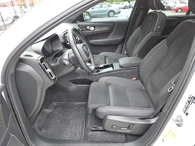 Certified 2023 Volvo C40 P8 Recharge Ultimate w/ Protection Package Premier AWD/4WD image 17