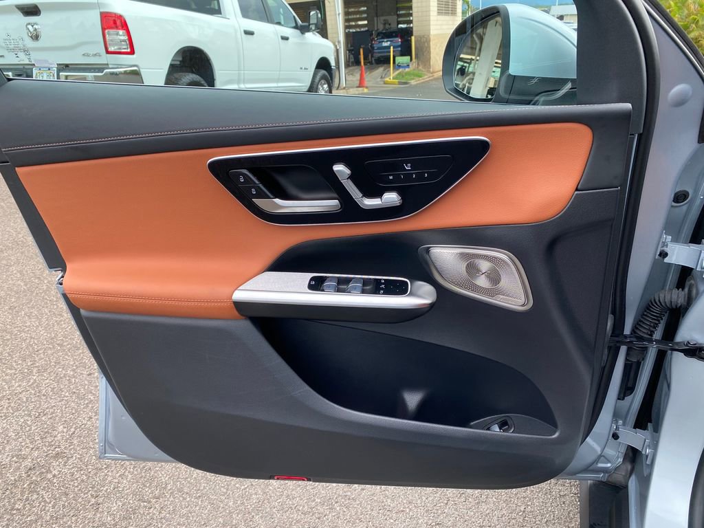 Used 2024 Mercedes-Benz GLC 300 4MATIC image 32