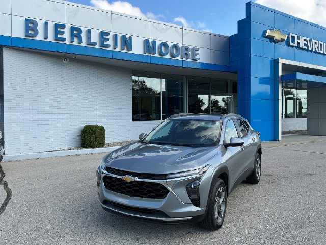 Used 2025 Chevrolet Trax LT w/ Driver Confidence Package