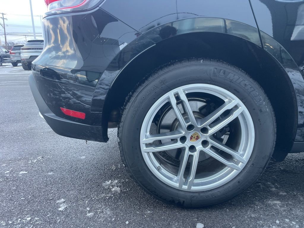 Certified 2025 Porsche Macan AWD/4WD image 15