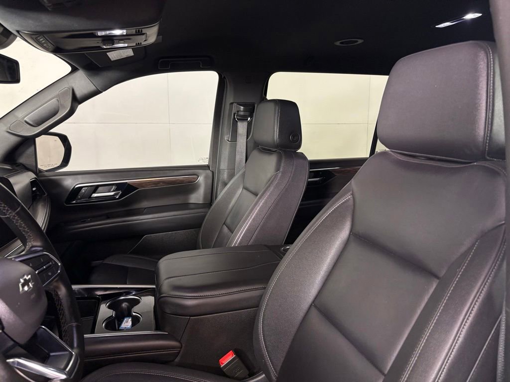 Used 2025 Chevrolet Suburban Z71 AWD/4WD image 21