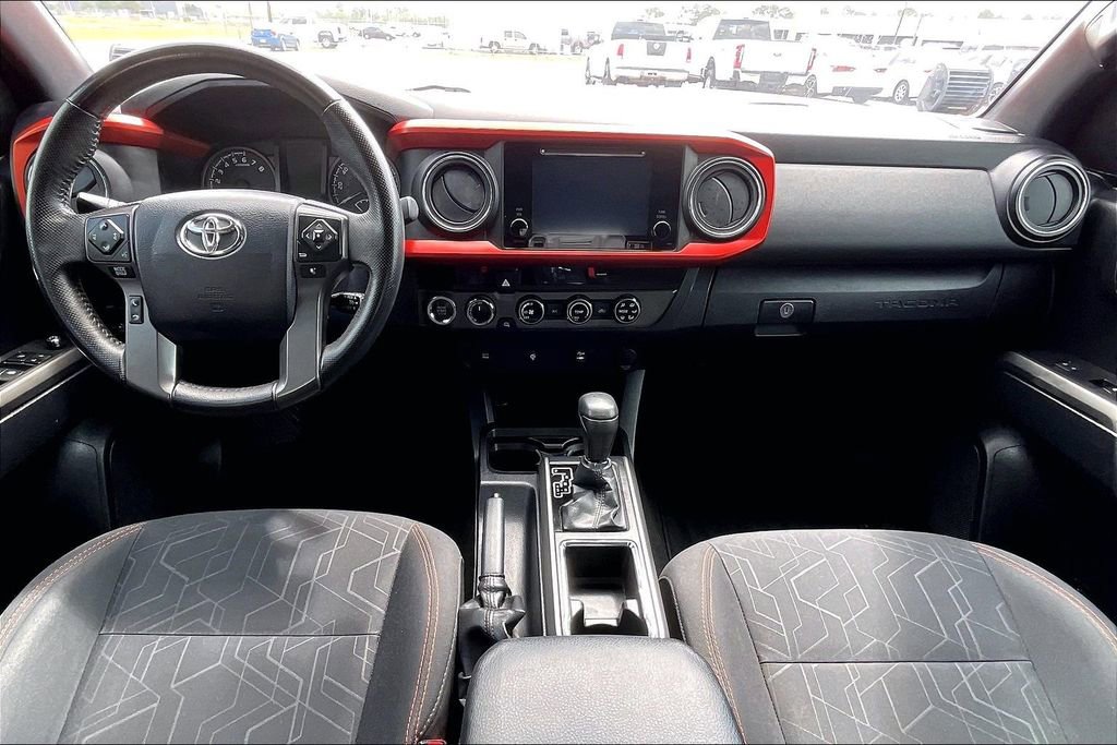 Used 2017 Toyota Tacoma TRD Off-Road w/ Tow Package (A/T) image 4