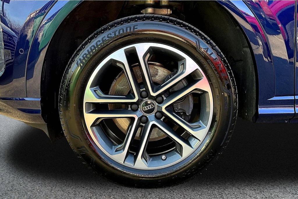 Used 2025 Audi Q5 Premium w/ Convenience Package image 34