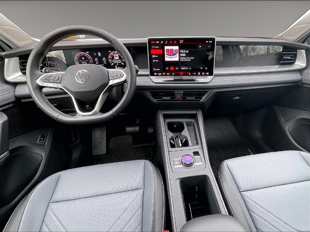 Used 2026 Volkswagen Tiguan SE w/ Panoramic Sunroof Package AWD/4WD image 12
