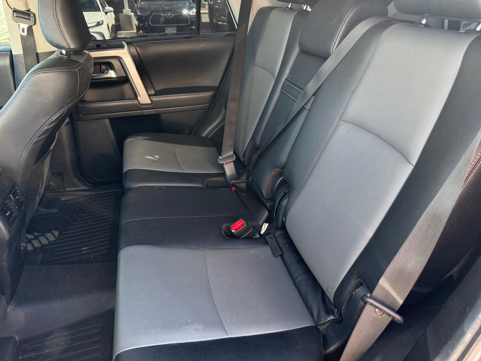 Used 2021 Toyota 4Runner SR5 Premium w/ Moonroof Package AWD/4WD image 17