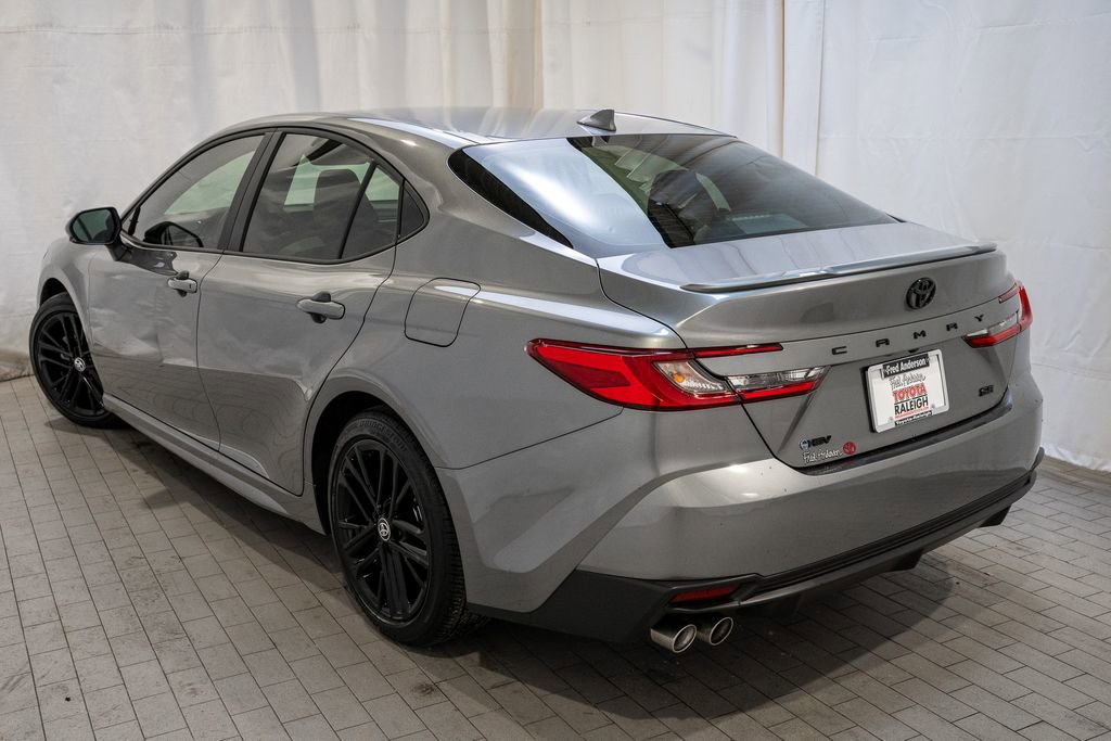 Used 2025 Toyota Camry SE image 3