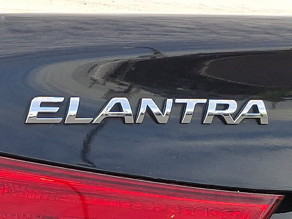 Used 2011 Hyundai Elantra GLS w/ Preferred Equipment Pkg 3 FWD image 30