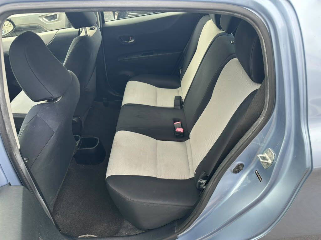Used 2013 Toyota Yaris LE FWD image 21