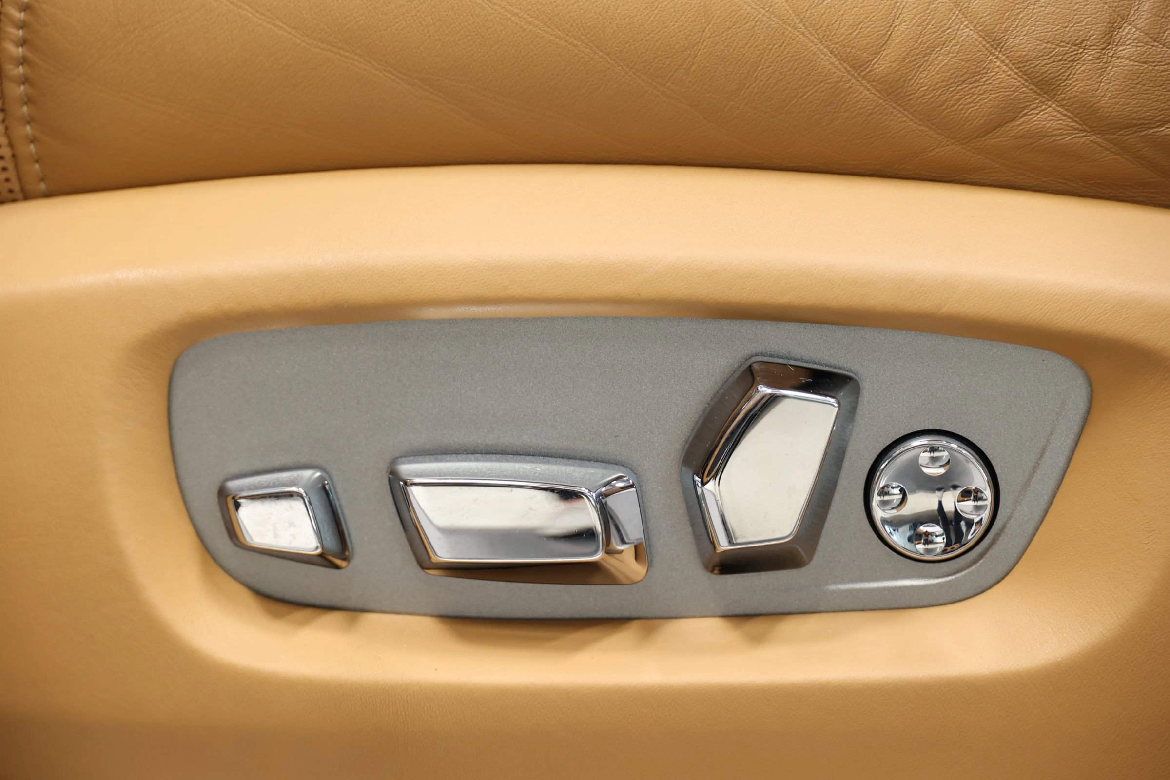 Used 2017 Rolls-Royce Ghost image 14