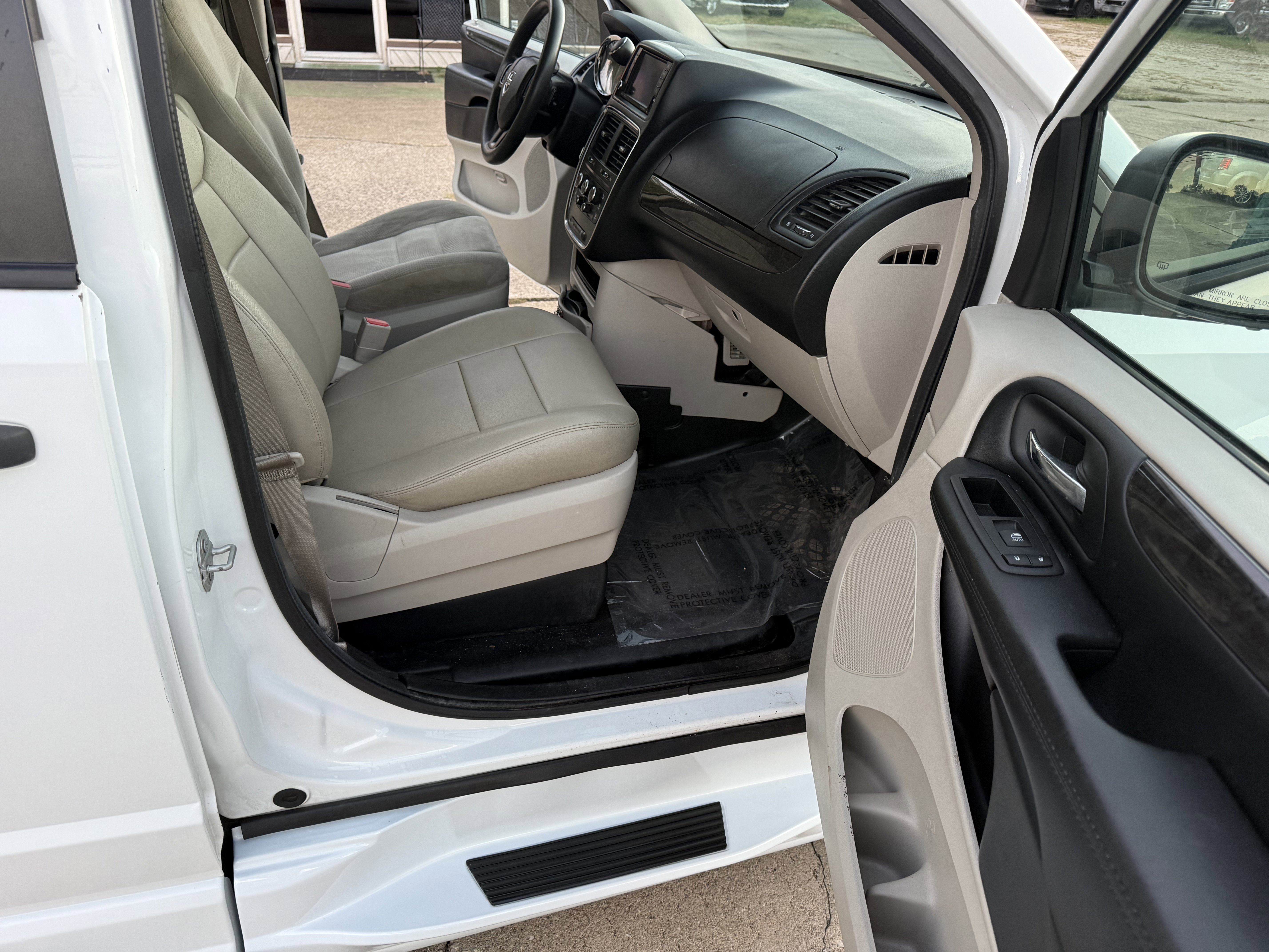 Used 2019 Dodge Grand Caravan SE image 13
