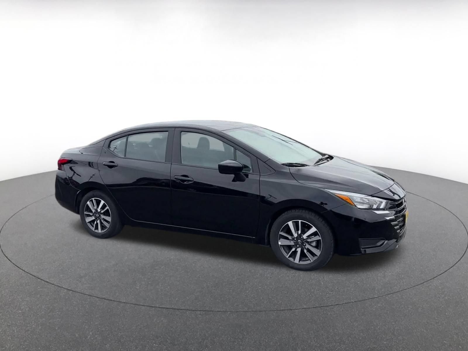 Used 2025 Nissan Versa SV FWD image 2