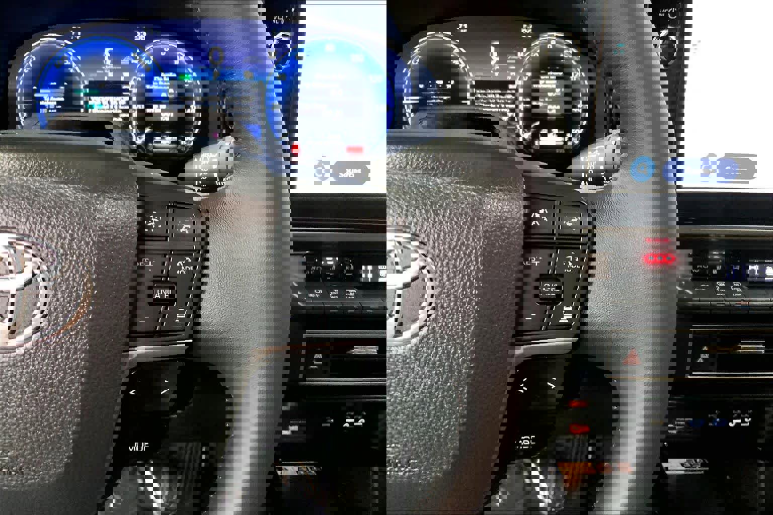 Used 2025 Toyota Camry XLE w/ Premium Plus Package image 25