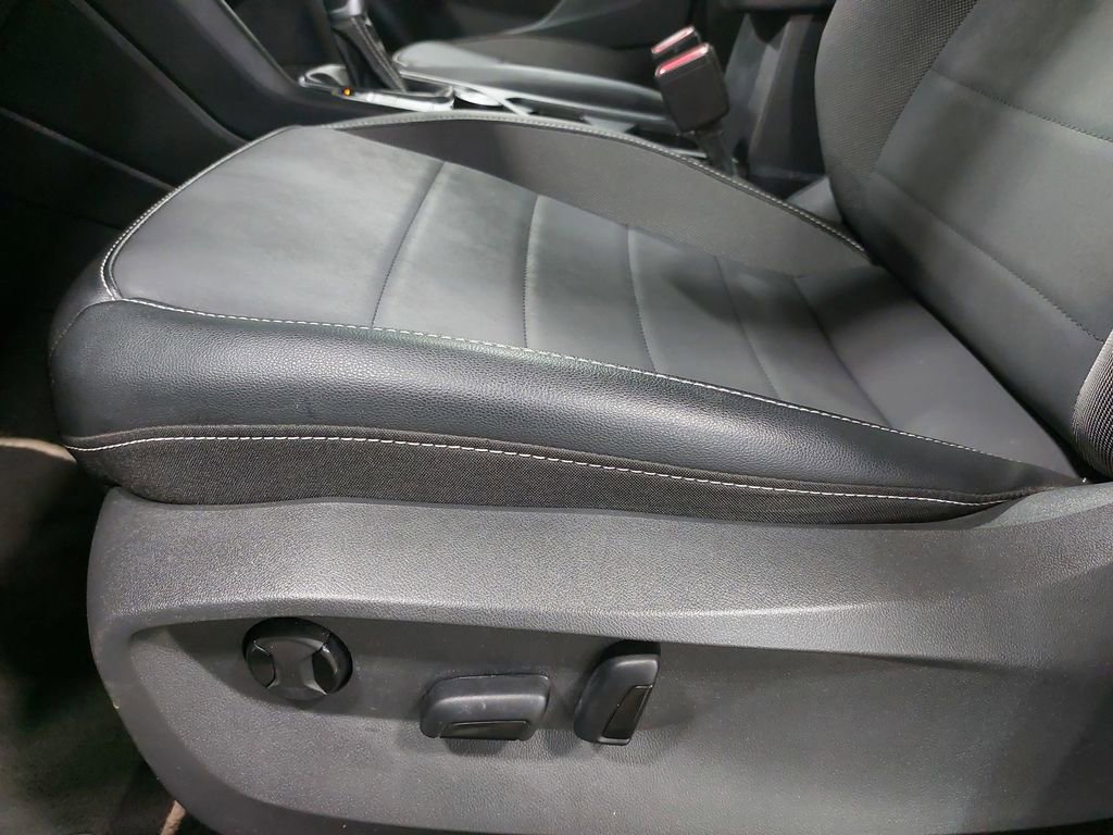 Used 2023 Volkswagen Taos SE w/ Panoramic Sunroof Package image 29