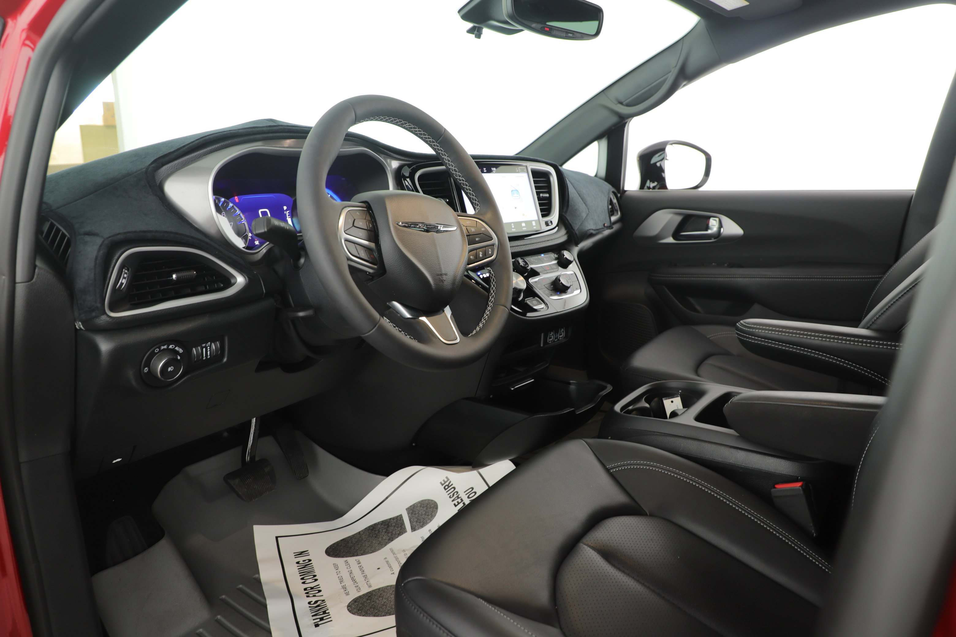 Used 2025 Chrysler Pacifica Select FWD image 9