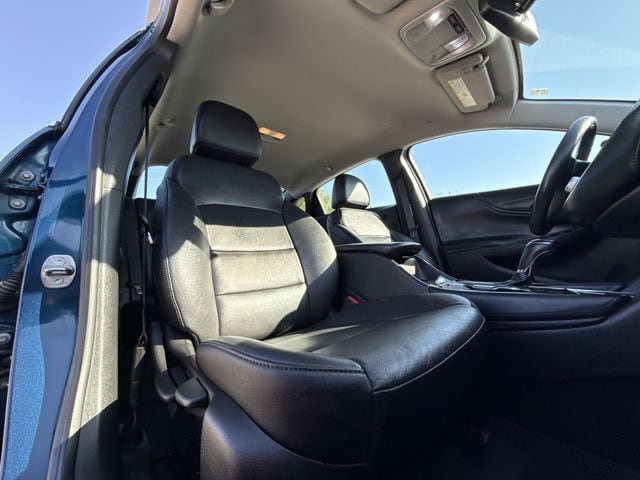 Used 2019 Chevrolet Malibu LT w/ Leather Package FWD image 23