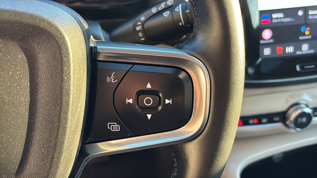 Certified 2024 Volvo XC40 B5 Ultimate w/ Climate Package image 17