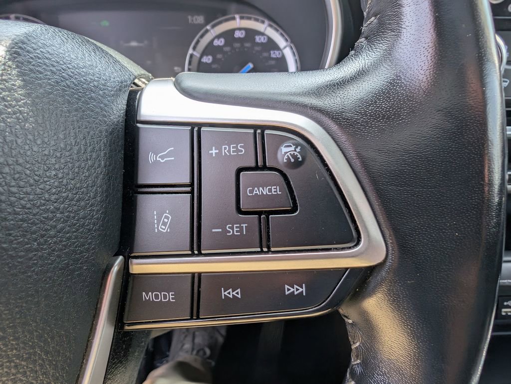 Used 2022 Toyota Highlander XLE AWD/4WD image 27