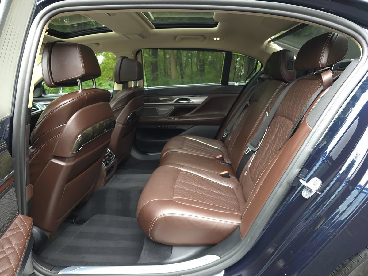 Used 2020 BMW 750i xDrive w/ Executive Package AWD/4WD image 16