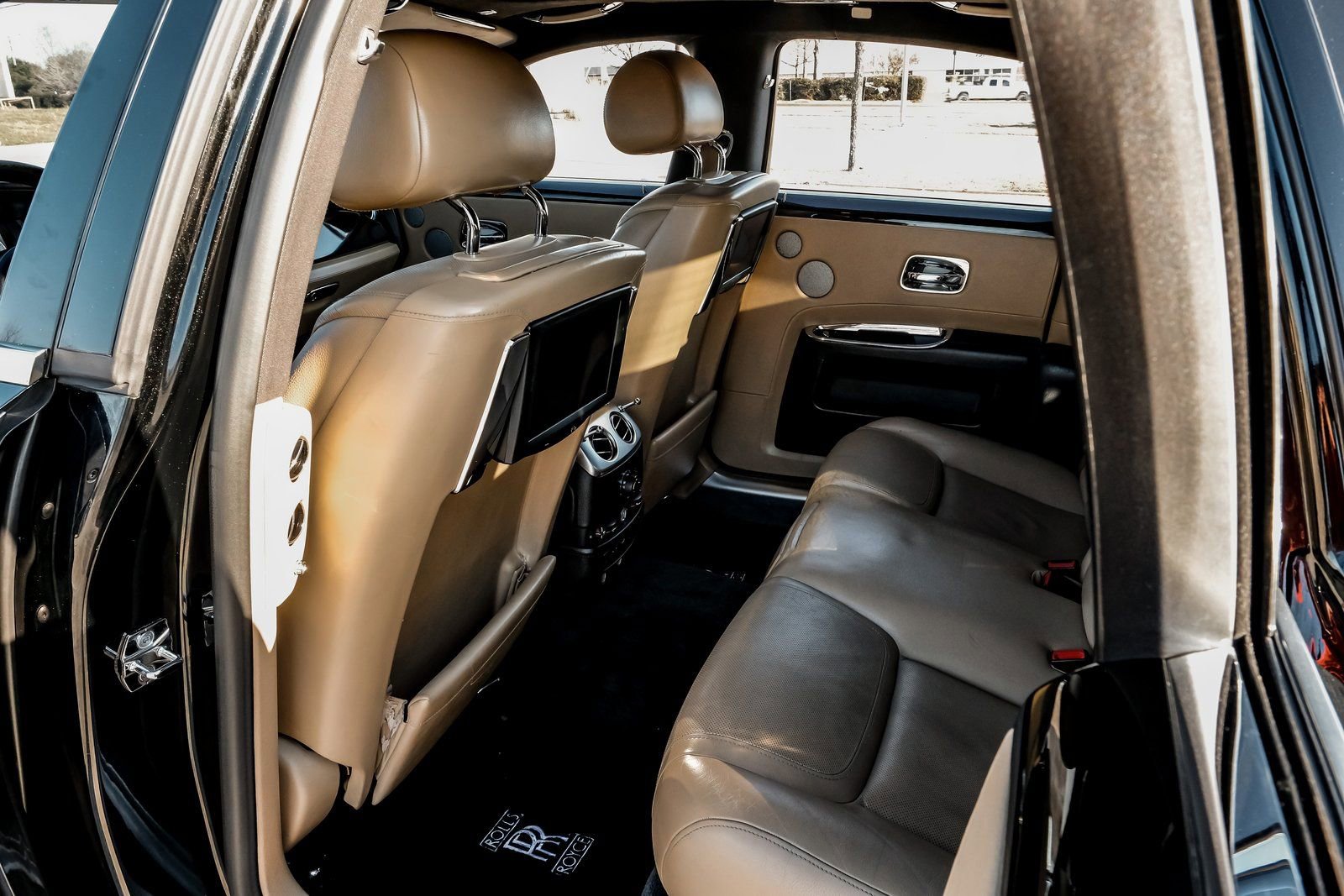 Used 2015 Rolls-Royce Ghost RWD image 51