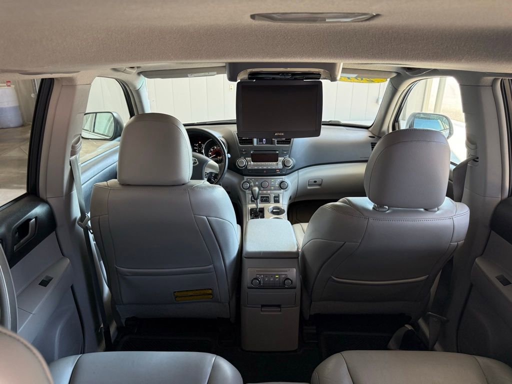 Used 2011 Toyota Highlander SE w/ Tow Pkg image 18