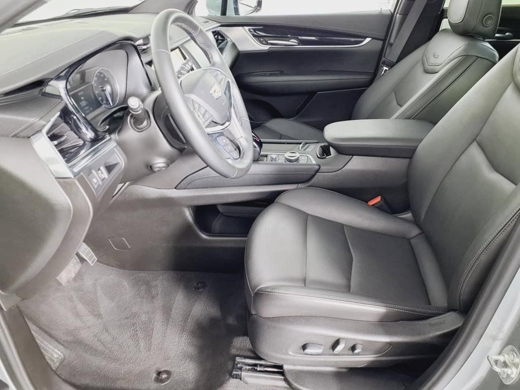 Certified 2025 Cadillac XT5 Premium Luxury AWD/4WD image 6