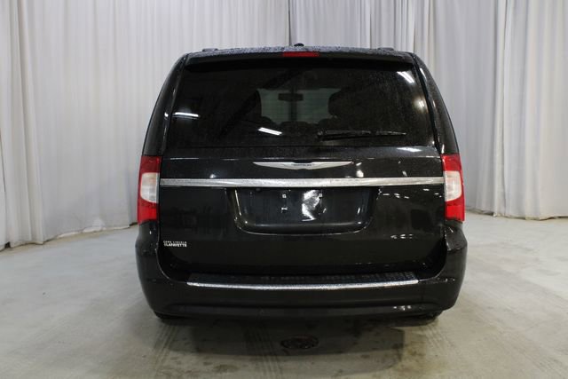 Used 2014 Chrysler Town & Country Touring-L w/ Driver Convenience Group image 21
