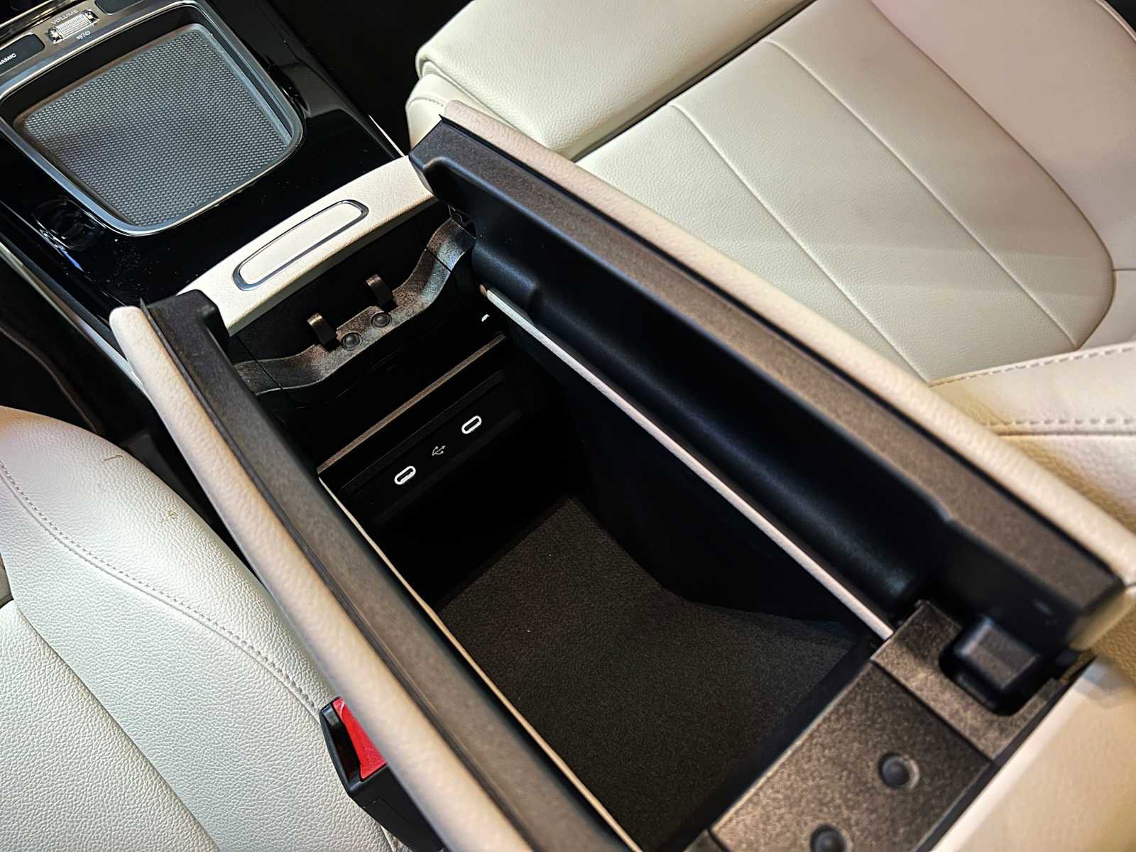 Used 2025 Mercedes-Benz CLA 250 4MATIC image 31