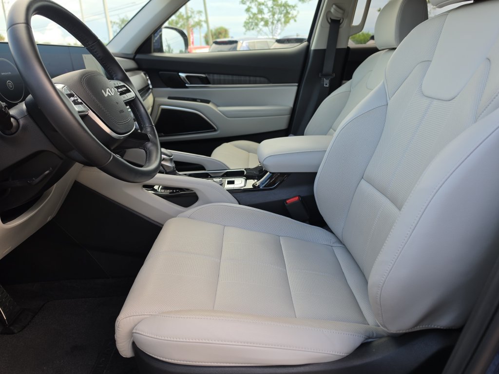 Used 2024 Kia Telluride SX w/ Towing Package FWD image 16