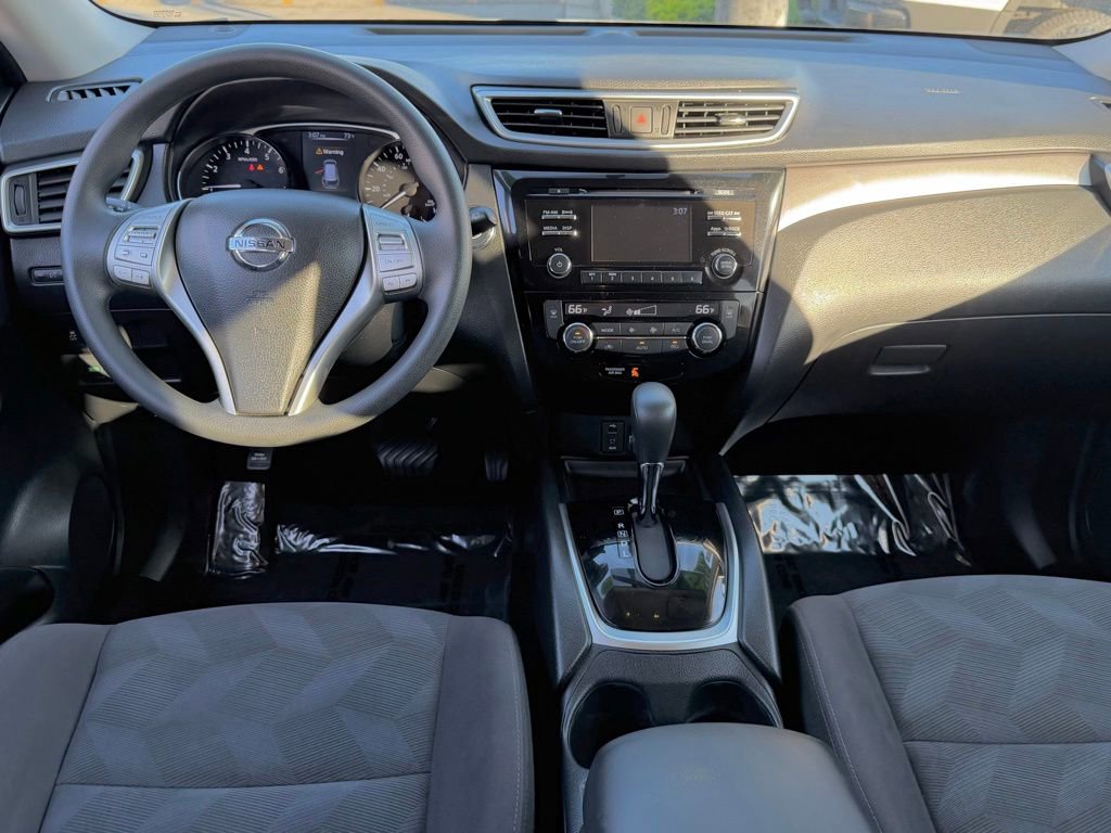 Used 2016 Nissan Rogue SV image 28