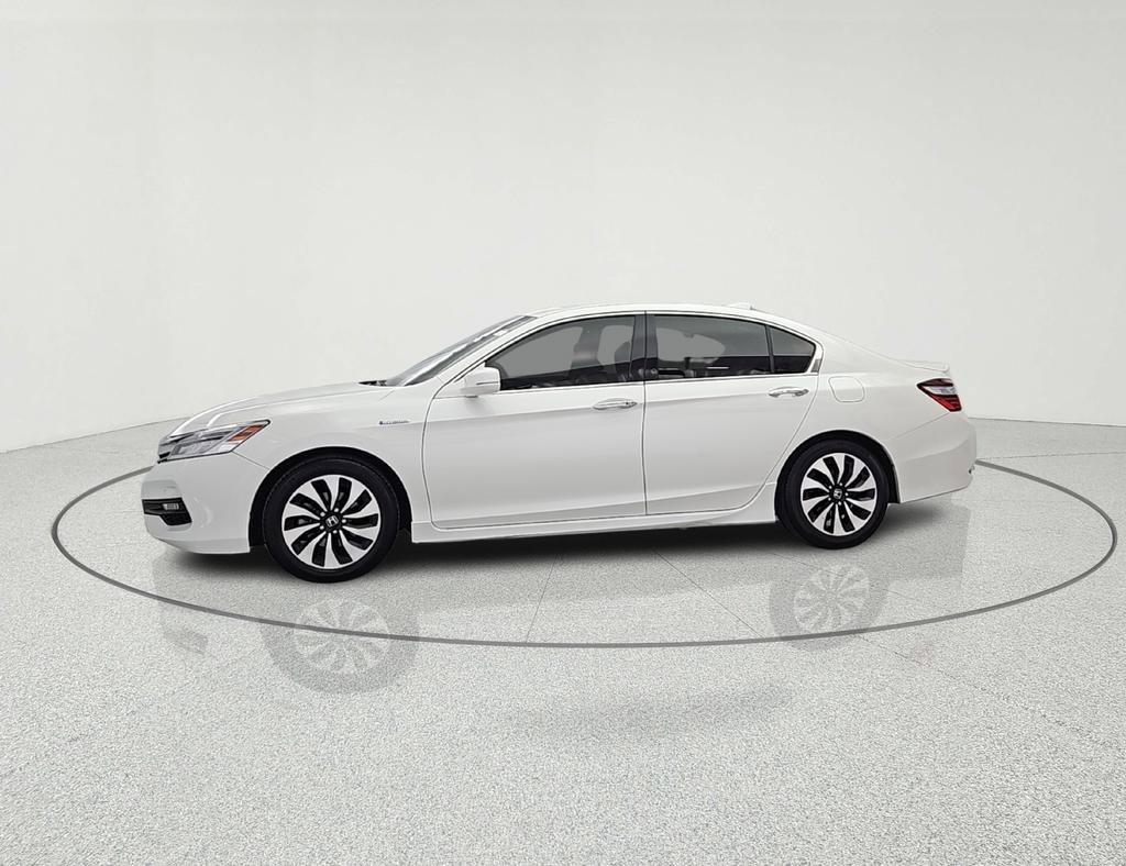 Used 2017 Honda Accord Touring image 5