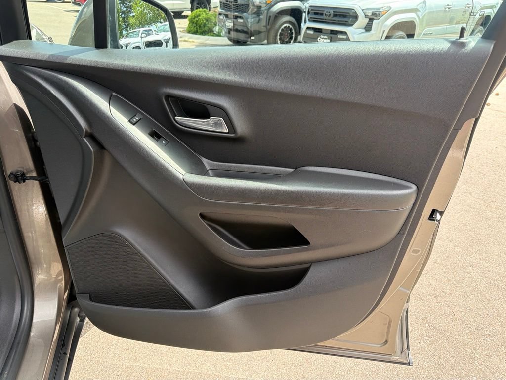Used 2020 Chevrolet Trax LS FWD image 9