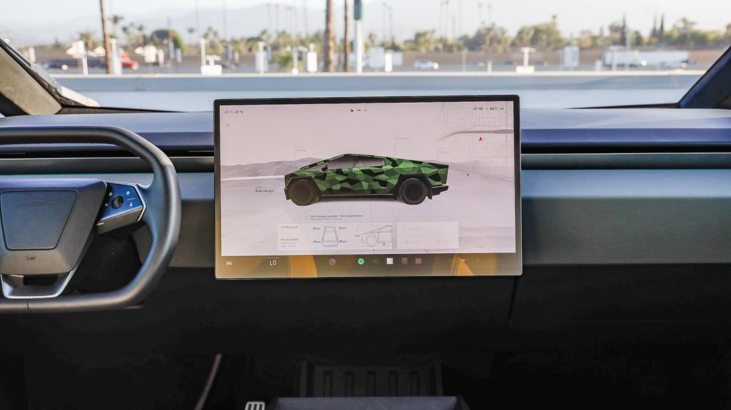 Used 2025 Tesla Cybertruck AWD Crew Cab image 16